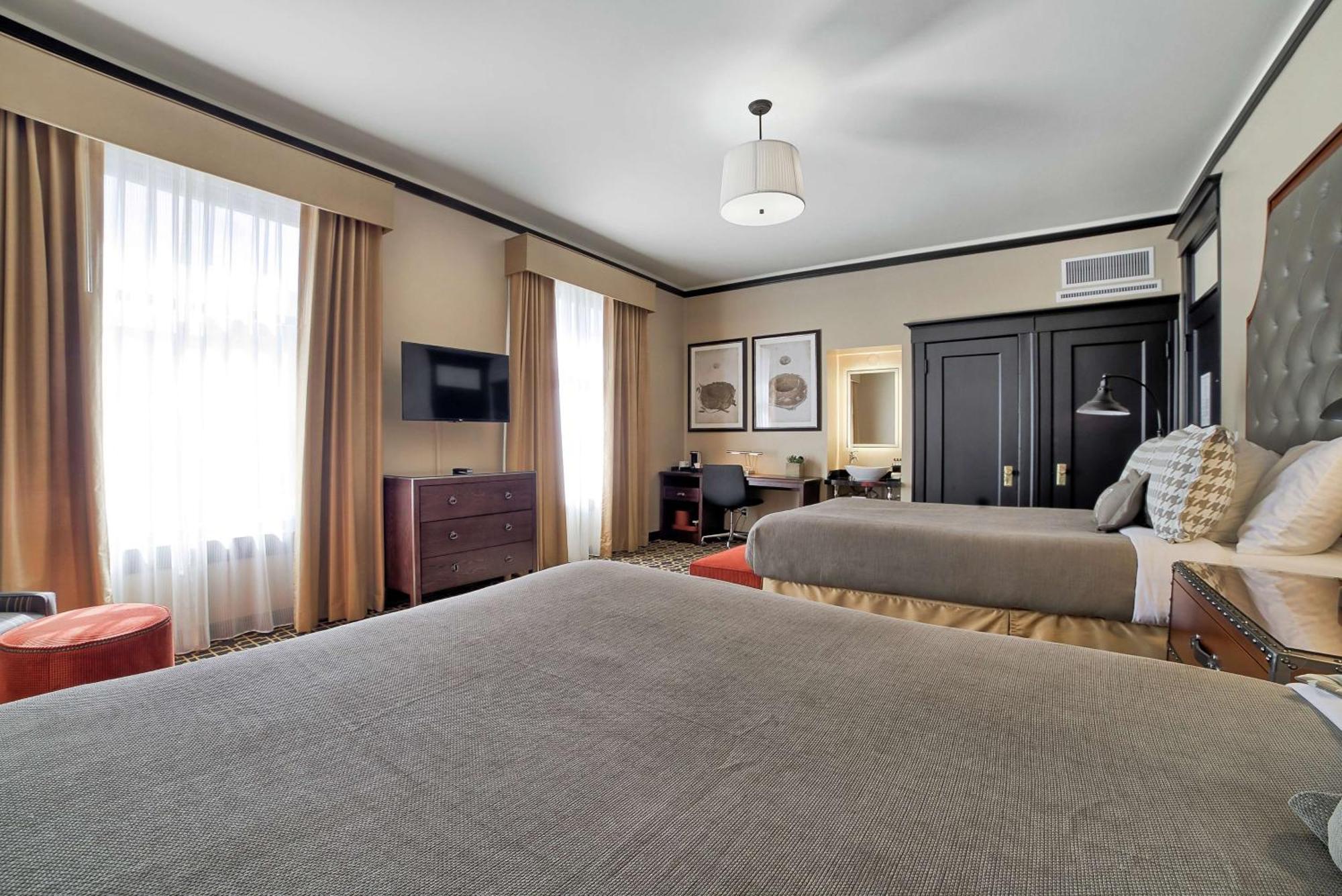 The Peery Salt Downtown, Tapestry Collection By Hilton Hotel
